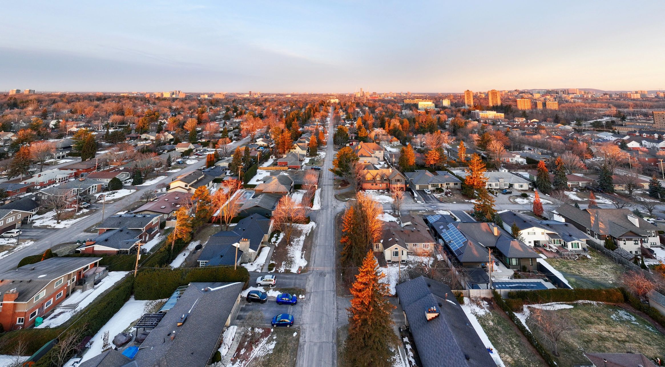 Ontario town streetscape representing Collingwood community planning